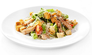 Салат Цезарь с курицей