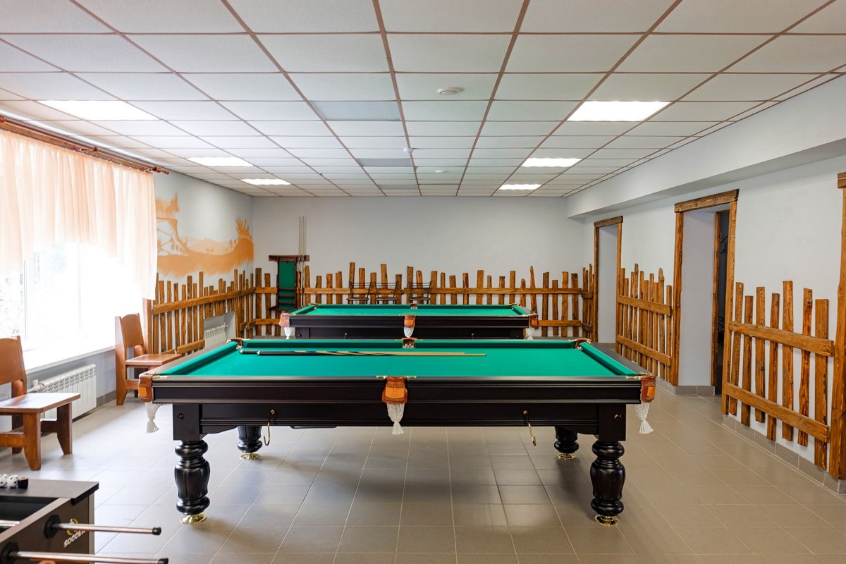 2 стола для американского бильярда (пула)